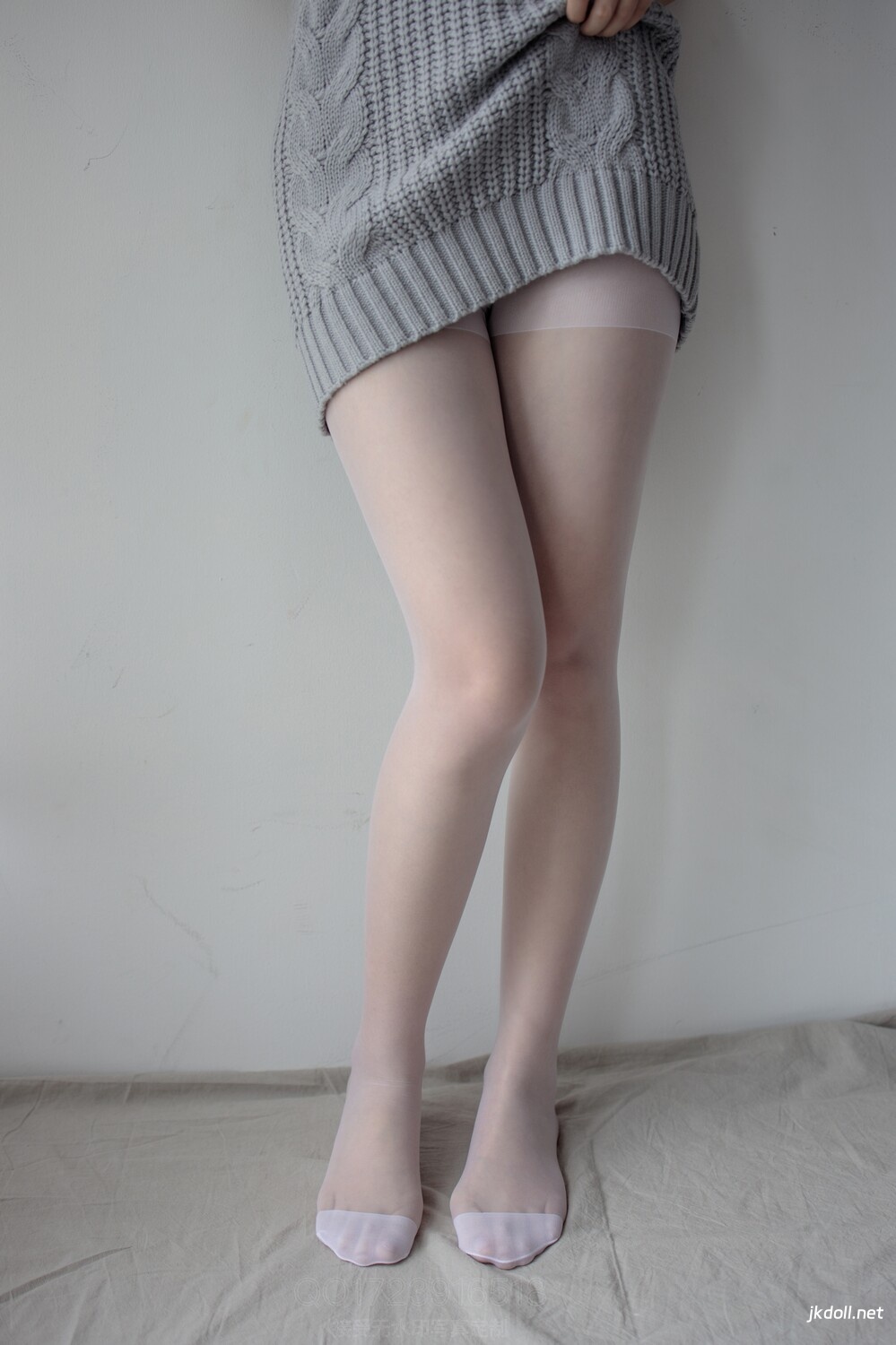 图片[1]-森萝财团 X-062 薄白丝露背毛衣 [100P1V-2.48GB]-JKDOLL